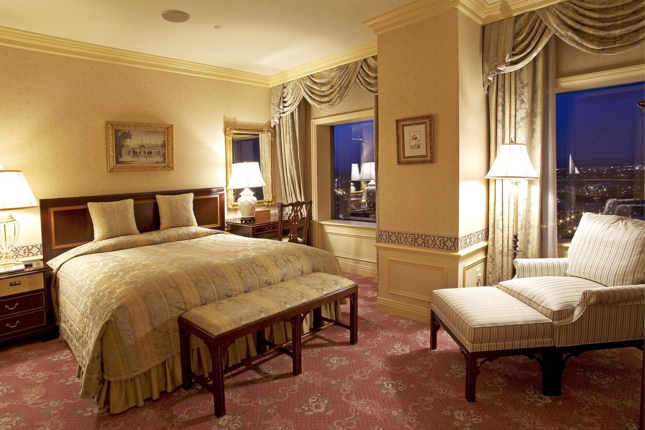 Omo7 Asahikawa By Hoshino Resorts Exteriör bild A bedroom at the Four Seasons Hotel in Washington, D.C.