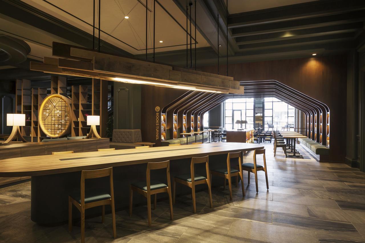 Omo7 Asahikawa By Hoshino Resorts Exteriör bild The interior of the library