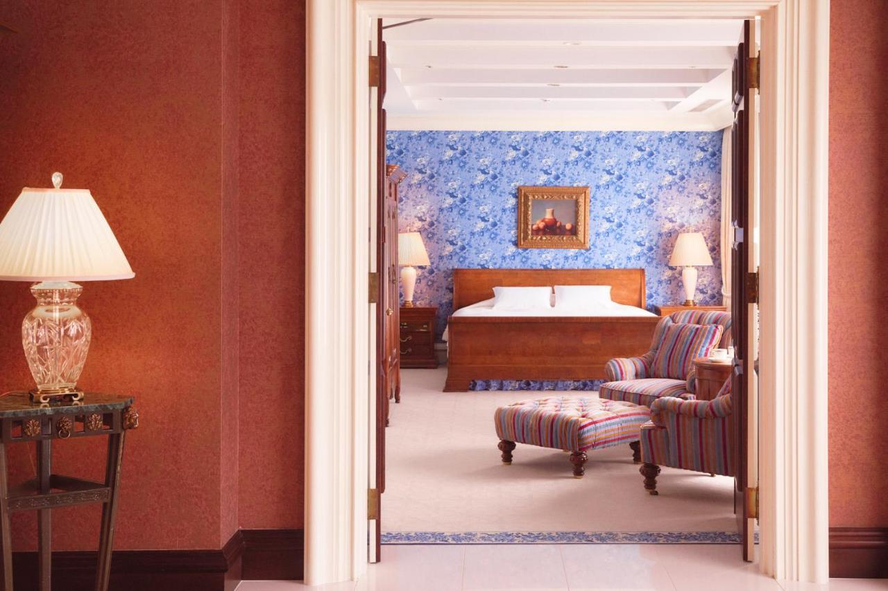 Omo7 Asahikawa By Hoshino Resorts Exteriör bild A suite at the Four Seasons Hotel, Hong Kong