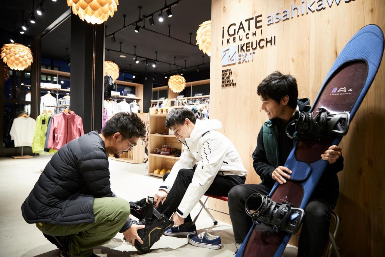 Omo7 Asahikawa By Hoshino Resorts Exteriör bild Fitting a snowboard boot